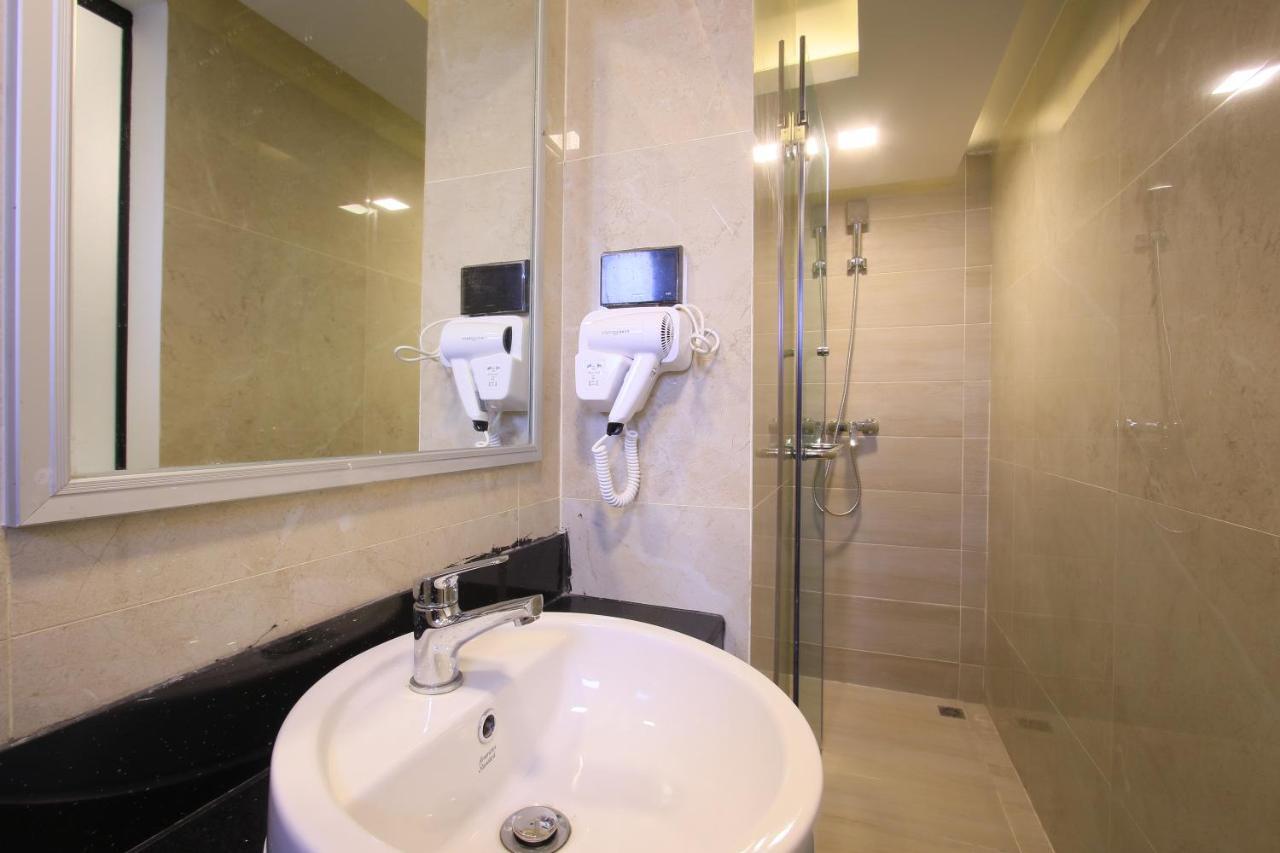 pratunam atrium hotel contact number